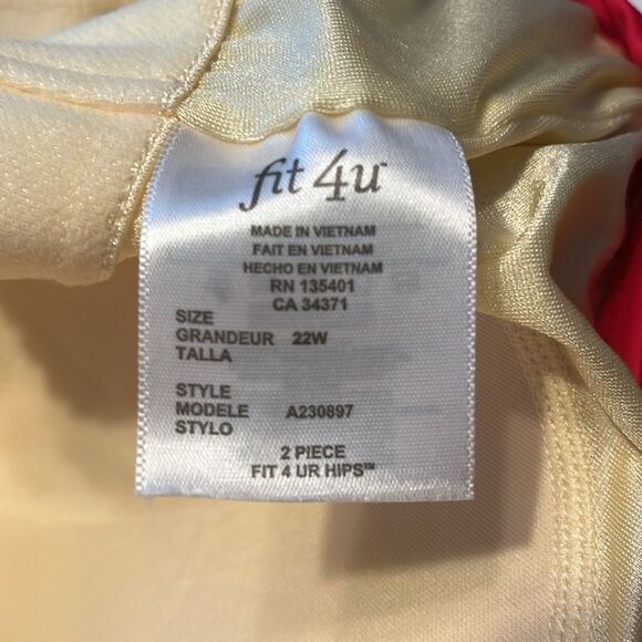 Fit 4 U Black and White Patterned Swim Top - Picture 2 of 9